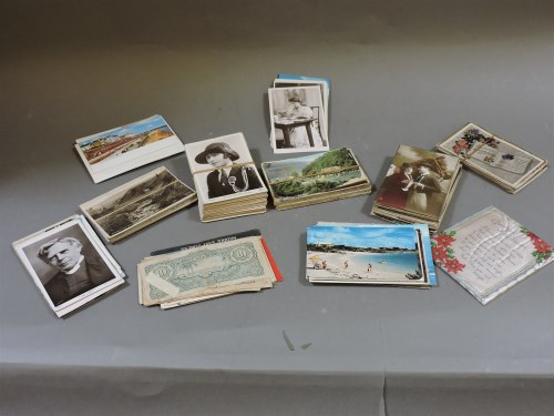 Lot 95 - A box of postcards