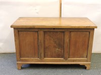 Lot 436 - A pine coffer