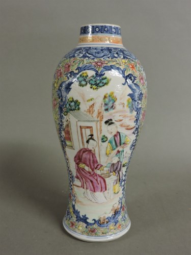 Lot 129 - A Chinese export porcelain vase