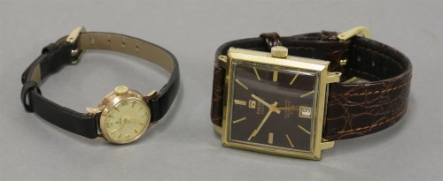 Lot 16 - A ladies 9ct gold Tudor mechanical strap watch