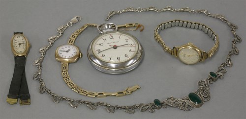 Lot 48 - A 9ct gold ladies mechanical bracelet watch