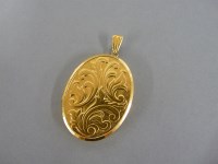 Lot 25 - A 9ct gold oval locket