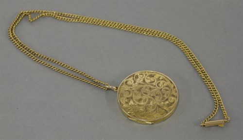 Lot 27 - A gold circular locket