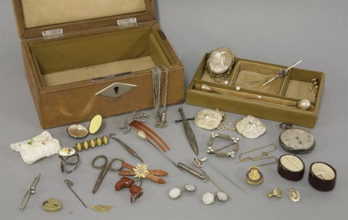 Lot 49 - A jewellery box
