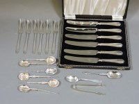 Lot 107 - A set of five silver teaspoons