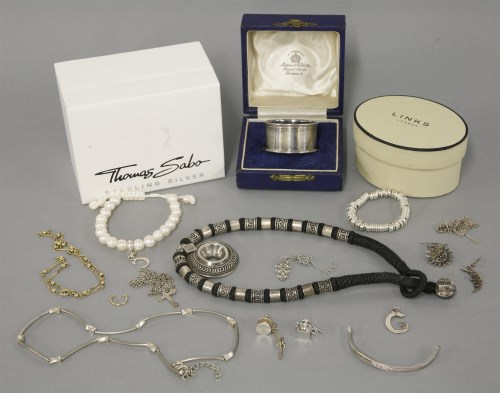 Lot 40 - A boxed Links of London child's silver circular link bracelet