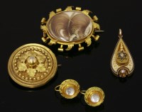 Lot 314 - A Victorian gold memorial brooch/pendant