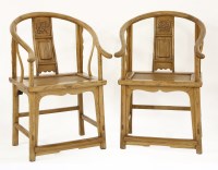 Lot 553 - A pair of 20th century elm horseshoe back armchairs