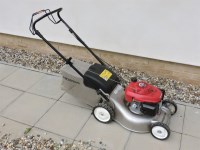 Lot 527 - A Honda 'ISY' start petrol rotary mower