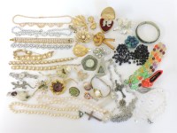Lot 23 - A collection of costume jewellery