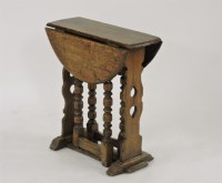 Lot 471 - A small oak gateleg table