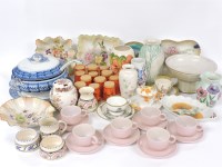 Lot 269 - A collection of mixed ceramics