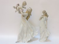 Lot 187 - A large Lladro porcelain figure of a mother and child