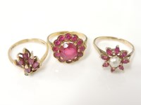 Lot 14 - A gold synthetic ruby cluster ring