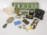 Lot 40 - A collection of memorabilia