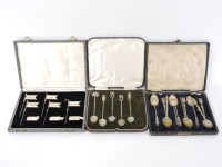 Lot 65 - A cased part set of white metal sandwich flags