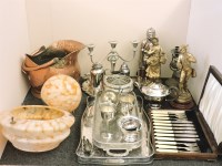 Lot 210 - A quantity of plated wares