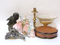 Lot 211 - A quantity of decorative ceramics