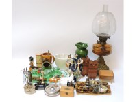 Lot 305 - A collection of assorted items