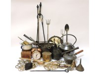 Lot 306 - A collection of metal ware