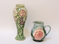 Lot 142 - A Moorcroft 'Sweet Pea' vase