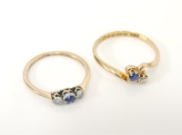 Lot 33 - An 18ct gold sapphire and diamond crossover ring