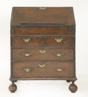 Lot 382 - An oak bureau