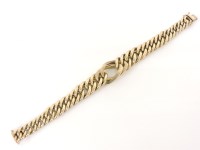 Lot 29 - A 9ct gold graduated curb link bracelet