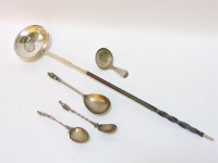 Lot 75 - An 18th century silver toddy ladle