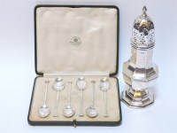 Lot 117 - A silver sugar shaker