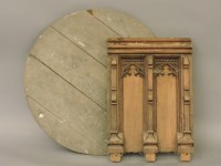 Lot 566 - An oak pew tracery section