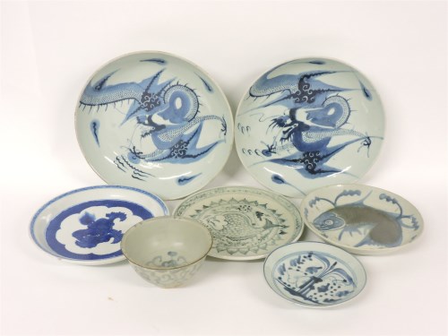 Lot 192 - A collection of seven Chinese blue and white porcelain plates and bowls