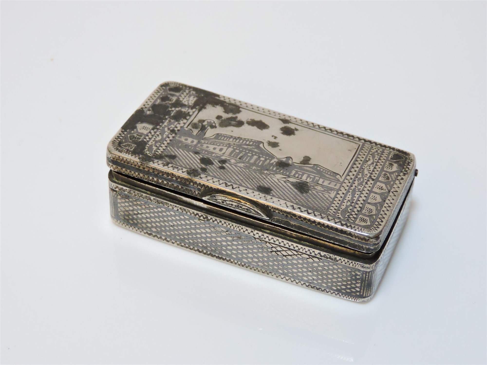 Lot 37 - A Russian niello snuff box