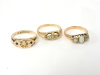Lot 3 - An 18ct gold boat shaped five stone graduated diamond ring