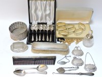Lot 51 - A small quantity of silver items