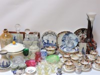 Lot 252 - A quantity of china and glass ware