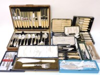 Lot 226 - A canteen of plated cutlery