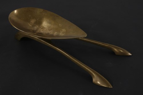 Lot 427 - A bronze centrepiece