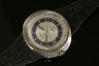 Lot 20 - A gentlemen's stainless steel Omega Automatic Dynamic strap watch
