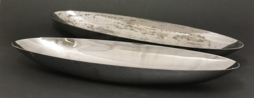 Lot 402 - A pair of fruit bowls