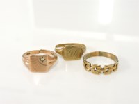 Lot 224 - A 9ct gold gentleman's signet ring