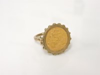 Lot 242 - A 1909 half sovereign ring