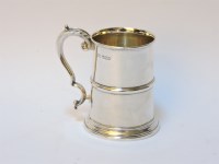 Lot 366 - A 20th century silver tankard with scrolling handle