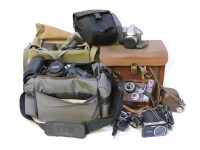 Lot 488 - A quantity of cameras and accessories