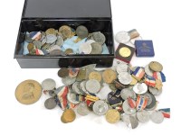 Lot 174 - A large quantity of 19th century and later Royal Commemorative medallions