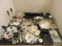 Lot 545 - Various silver plated items including: cased fisher servers