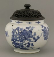 Lot 31 - A blue and white Jar