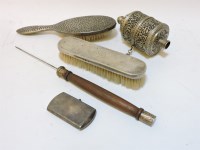 Lot 1123 - A Chinese clothes brush