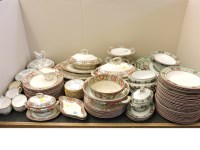 Lot 1294 - A collection of china