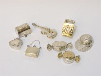 Lot 1073 - Modern silver trinkets